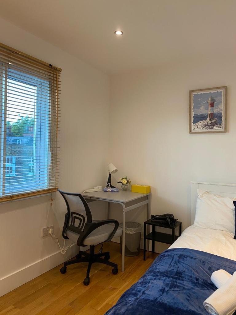 Quarto em Acomodações Particulares Private Near Euston Station, *