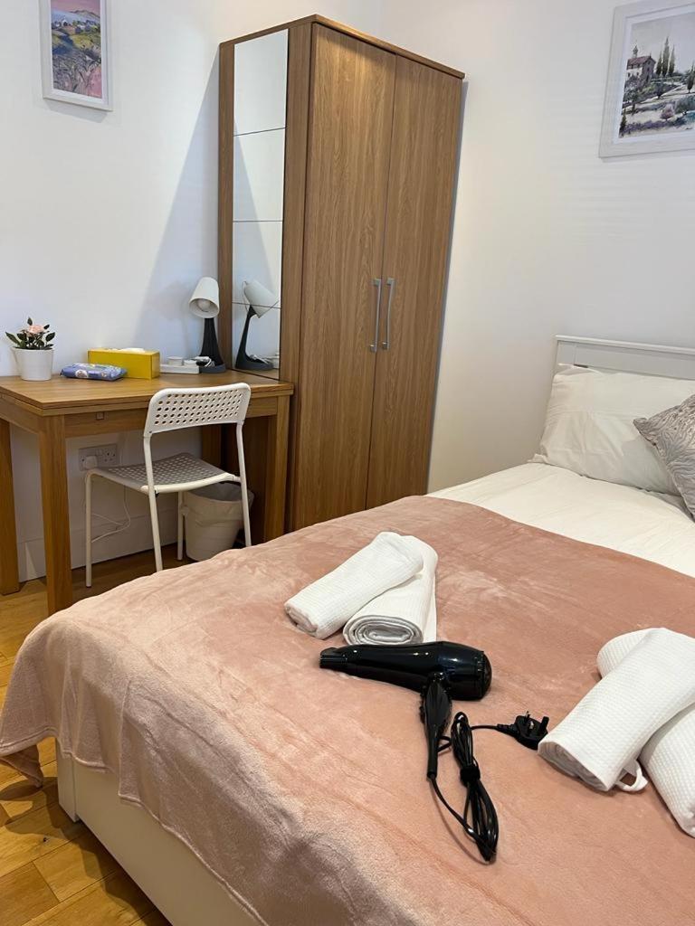 Quarto em Acomodações Particulares Private Near Euston Station, *