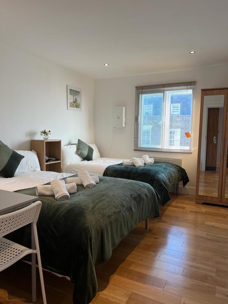 Private Near Euston Station, Лондон