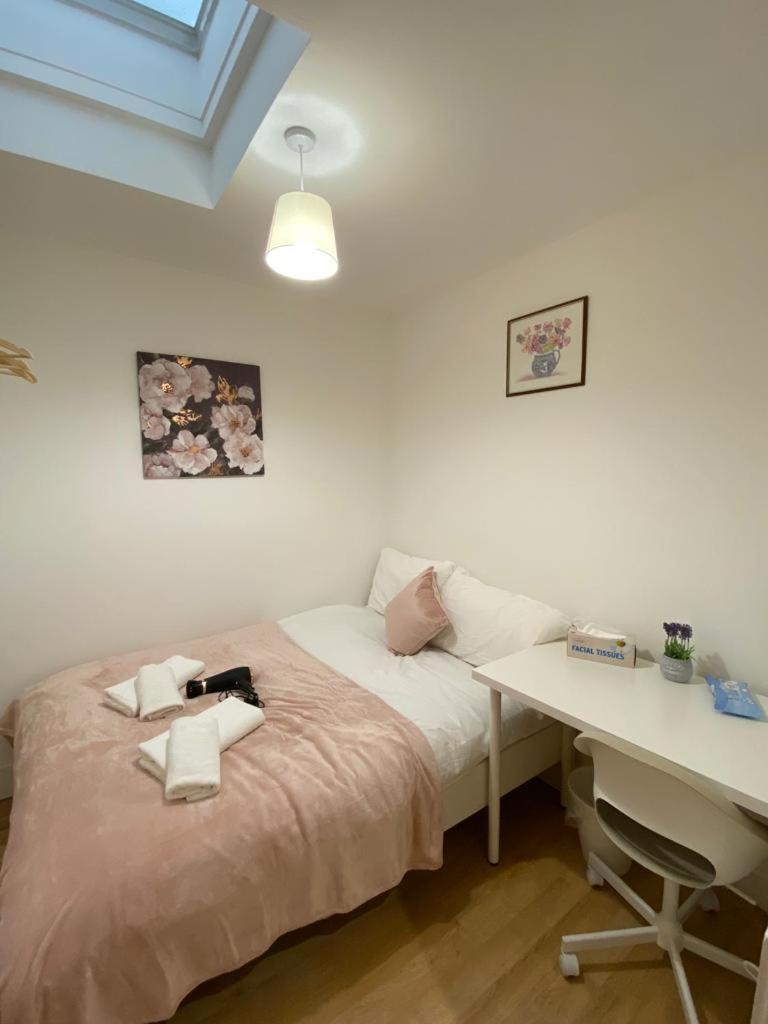 Проживание в семье Private Near Euston Station, *