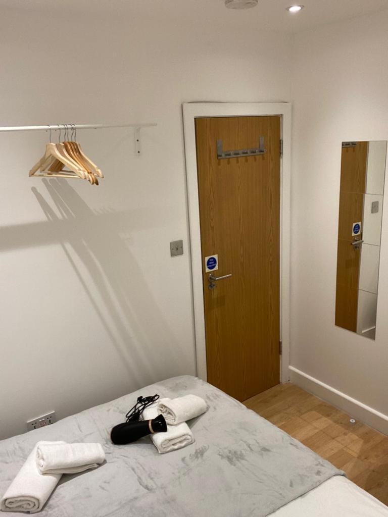 Private Near Euston Station, * Лондон