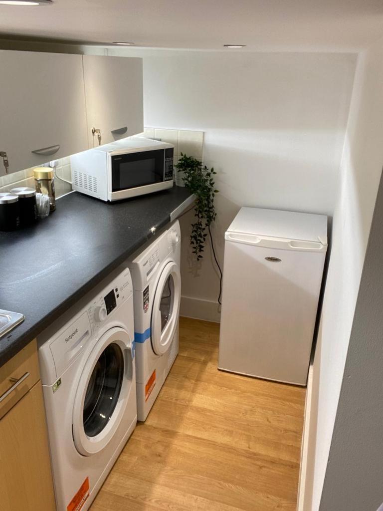 Private Near Euston Station, Проживание в семье *