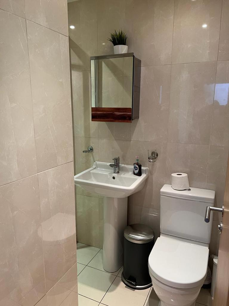 Private Near Euston Station, * Лондон